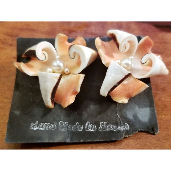 Vintage Pink & White Seashell Flower w/Faux Pearls Clip-on Earrings Handmade - Picture 1 of 4